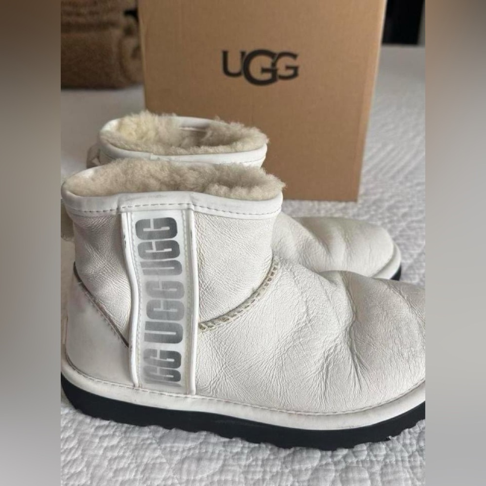 UGG Classic Mini Side Logo II Women's Boots Ultra Matte White 5 - 5.5